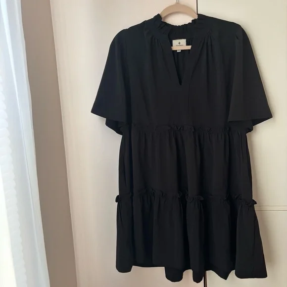 Tuckernuck Crawford Tiered Mini Dress Black Crepe Flutter Sleeve Size L NWOT - Picture 3 of 3